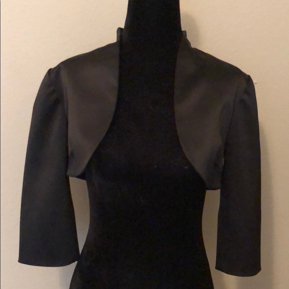 White House Black Market Shrug